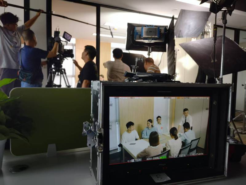 西双TVC拍摄公司：科技产品视觉化大师，诠释未来感与功能美学